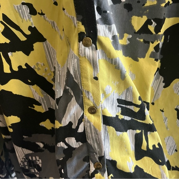 BCBGMaxAzria Button Down Abstract Vee Neck Top Size Small Yellow/Black - Picture 4 of 9